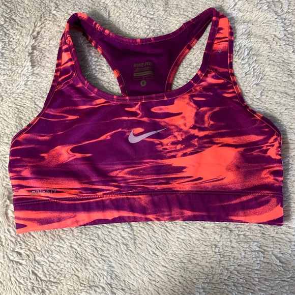 Nike sports bra - Picture 1 of 3